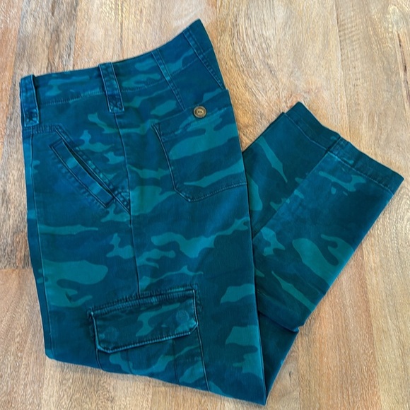 Anthropologie Austin Camo Cargo Pants Size 29 - Picture 3 of 16
